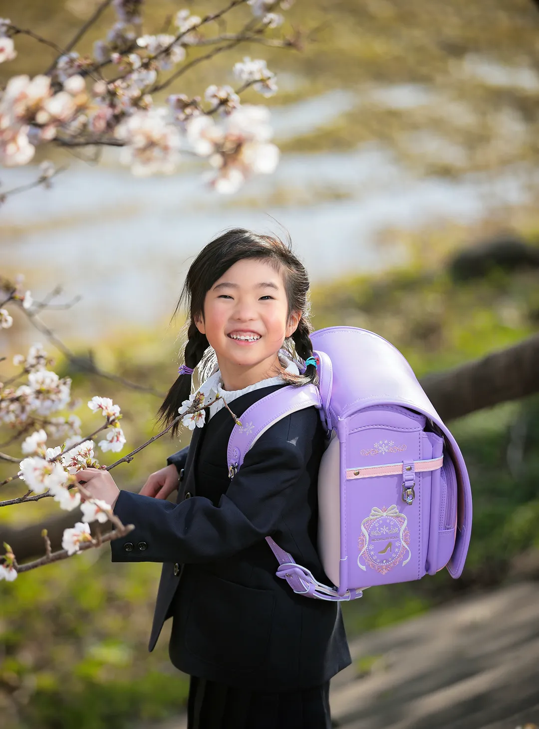 アディ自慢の「桜ロケーション」と「自然な家族写真」