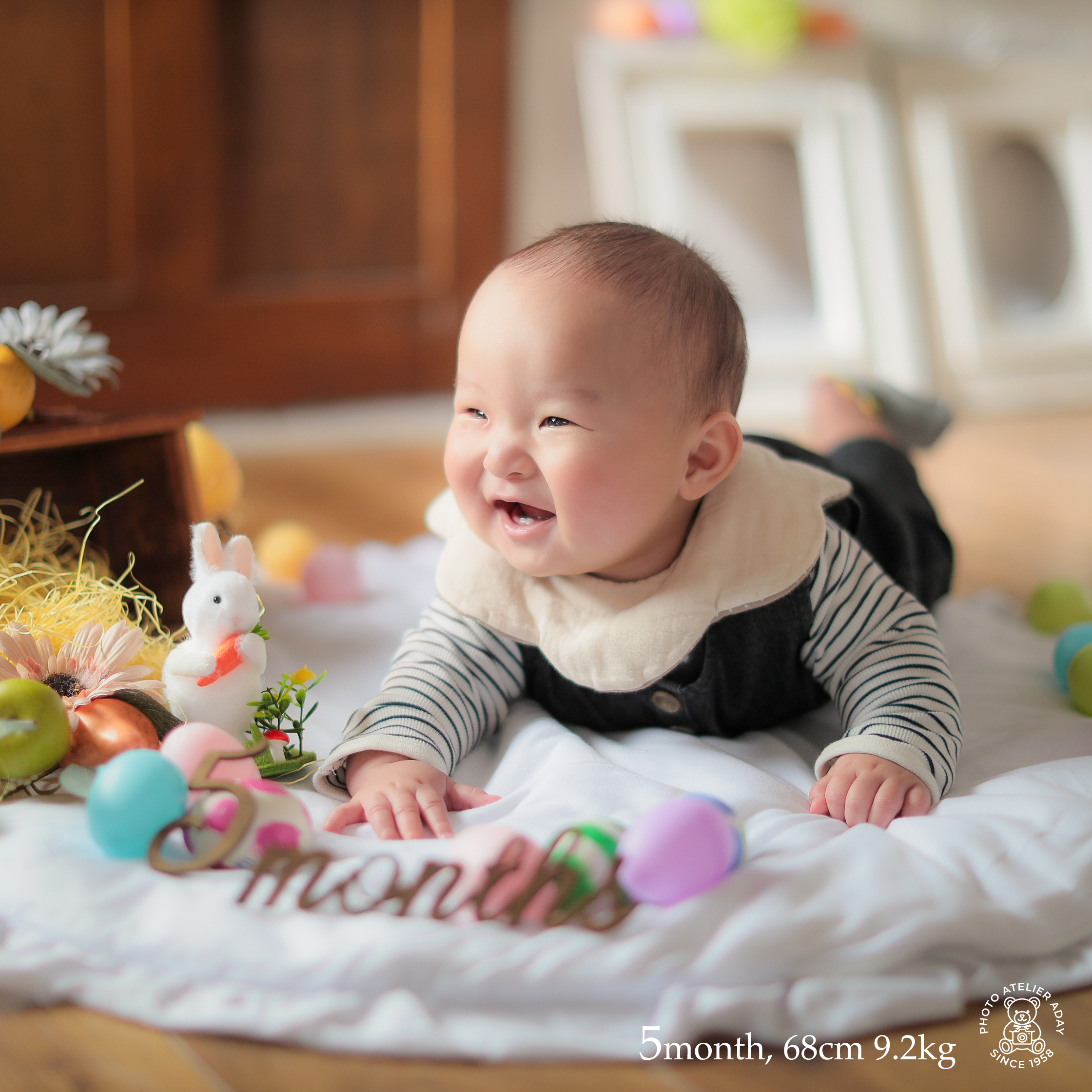 赤ちゃんのかわいい笑顔