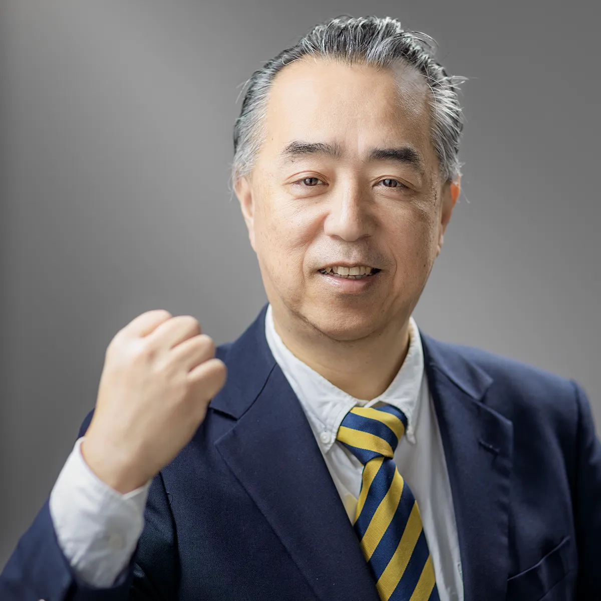 石川県 選挙ポスター 力強い表情 ガッツポーズ