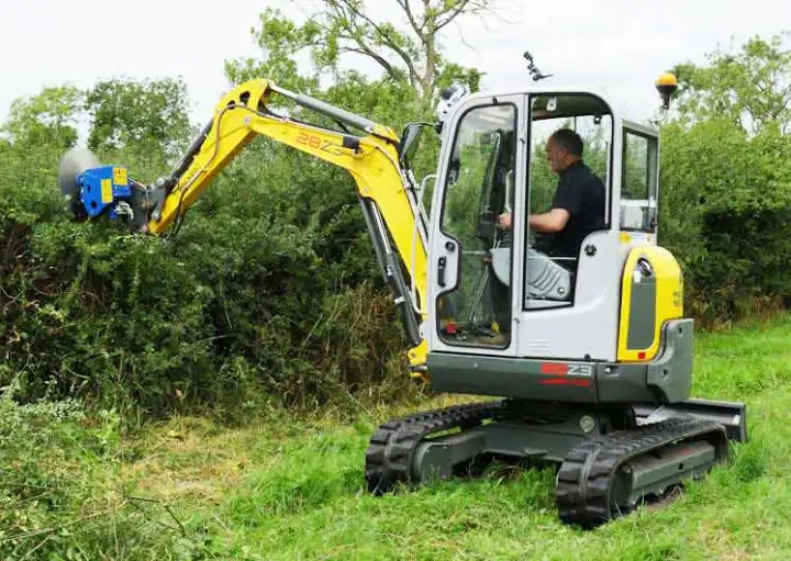 Mini-Digger-Saw-Head-Hedge-Cutter-Slanetrac-021.jpg