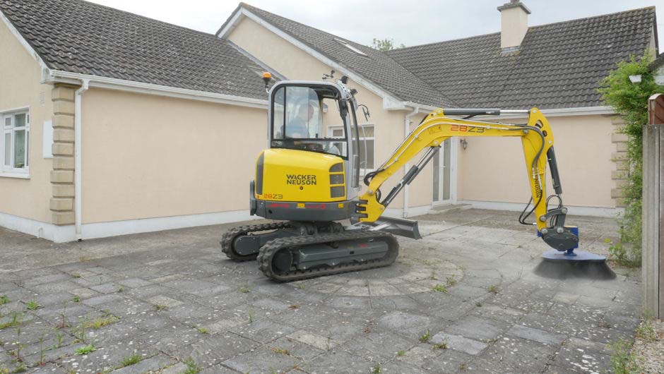 Slanetrac-RB80-Block-Paving-Brush-Cleaner-Mini-Digger-Attachment-11.jpg