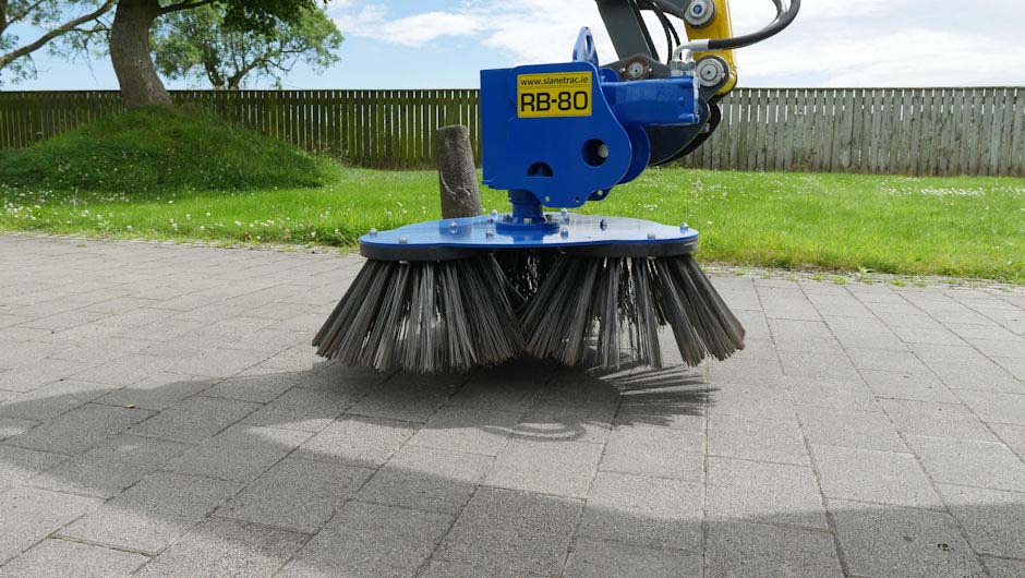 Slanetrac-RB80-Block-Paving-Brush-Cleaner-Mini-Digger-Attachment-4.jpg