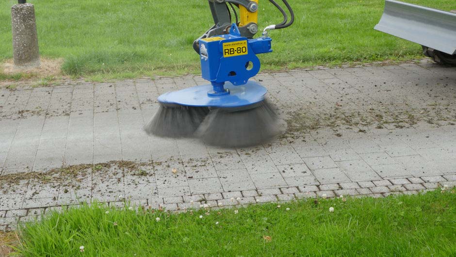 Slanetrac-RB80-Block-Paving-Brush-Cleaner-Mini-Digger-Attachment-7.jpg